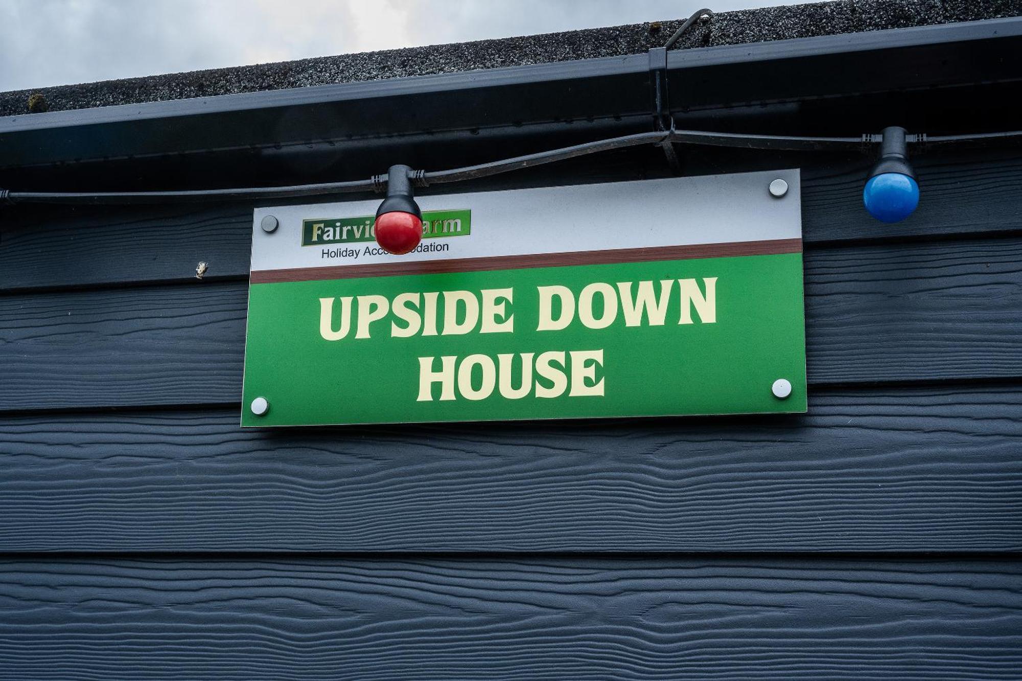 Upside Down House - Sleeps Up To 6 Guests - Great For Family And Friends Gatherings,Corporate Events ,Near Sherwood Forest At Fairview Farm In Nottingham Set In 88 Acres エクステリア 写真