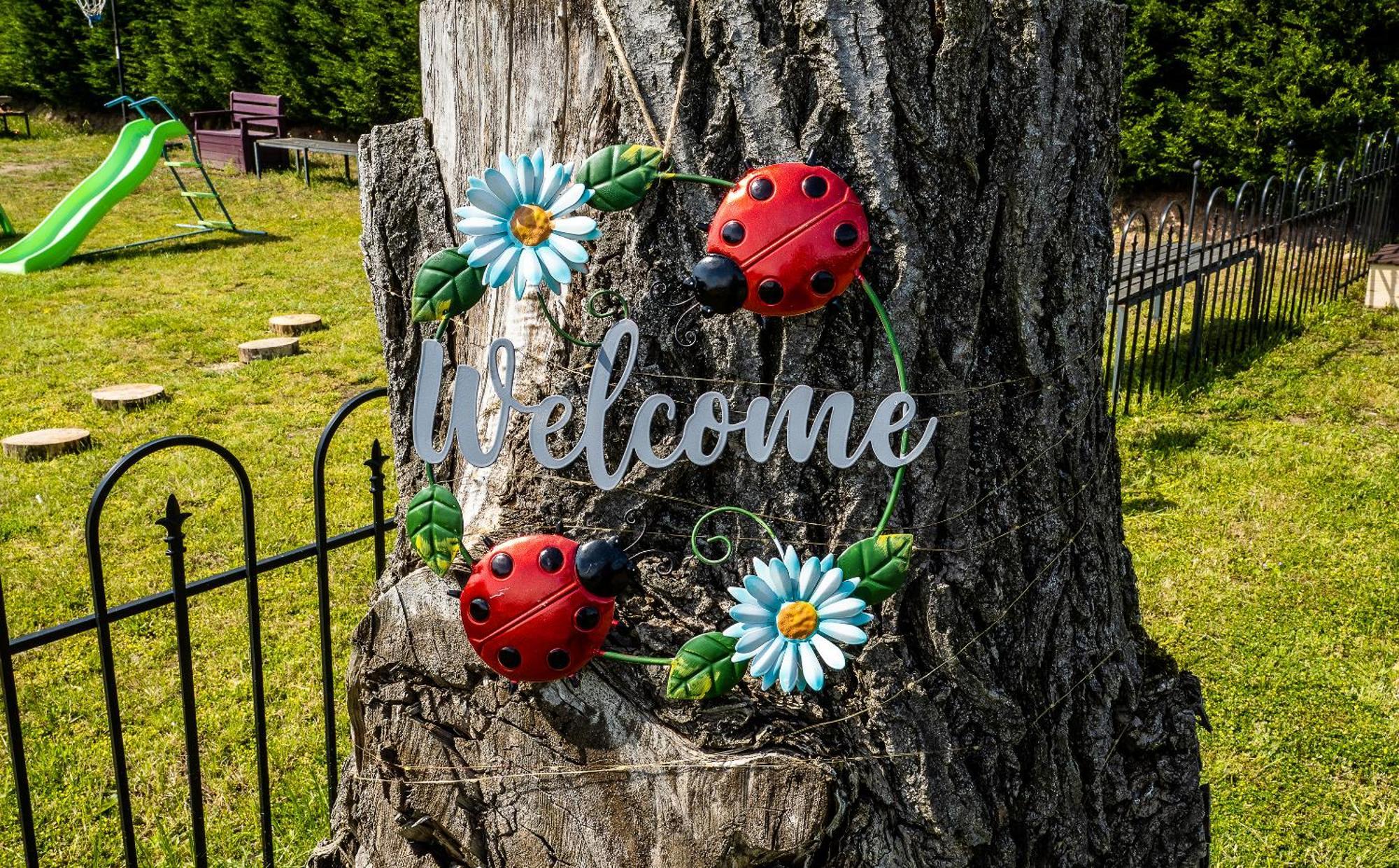 Upside Down House - Sleeps Up To 6 Guests - Great For Family And Friends Gatherings,Corporate Events ,Near Sherwood Forest At Fairview Farm In Nottingham Set In 88 Acres エクステリア 写真