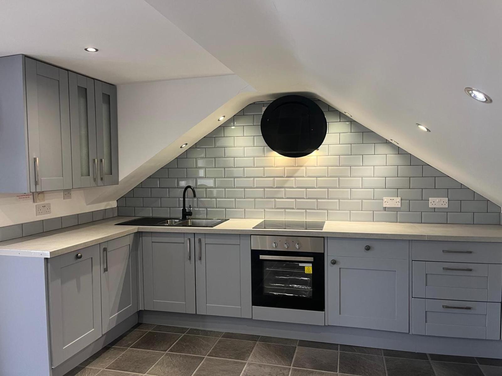 Upside Down House - Sleeps Up To 6 Guests - Great For Family And Friends Gatherings,Corporate Events ,Near Sherwood Forest At Fairview Farm In Nottingham Set In 88 Acres エクステリア 写真